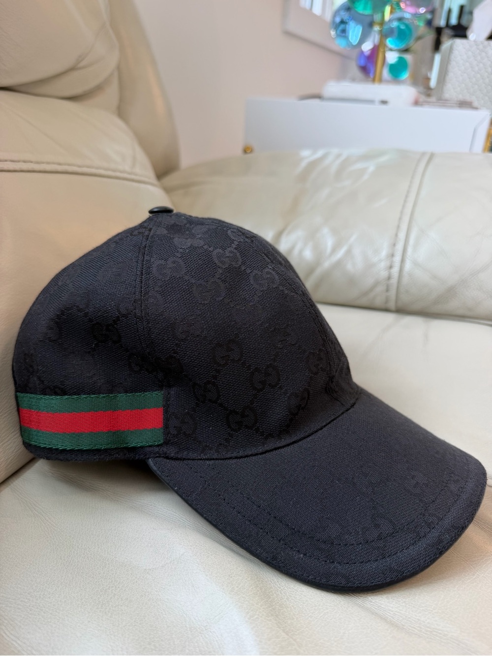 Unisex Gucci Black GG Monogram Supreme Baseball Cap with Green-Red Web Stripe 🧢
